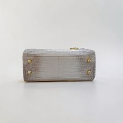 Túi nữ da cá sấu Bạch tạng phiên bản Thương hiệu. Size vừa 25cm.