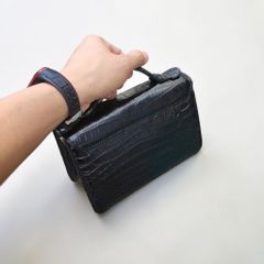 Túi xách khóa Nữ hoàng có dây đeo. Size 23*15*9cm vừa vặn!