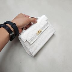 Túi nữ Size nhỏ kiêm cầm tay Da bụng cá sấu Bạch tạng!
