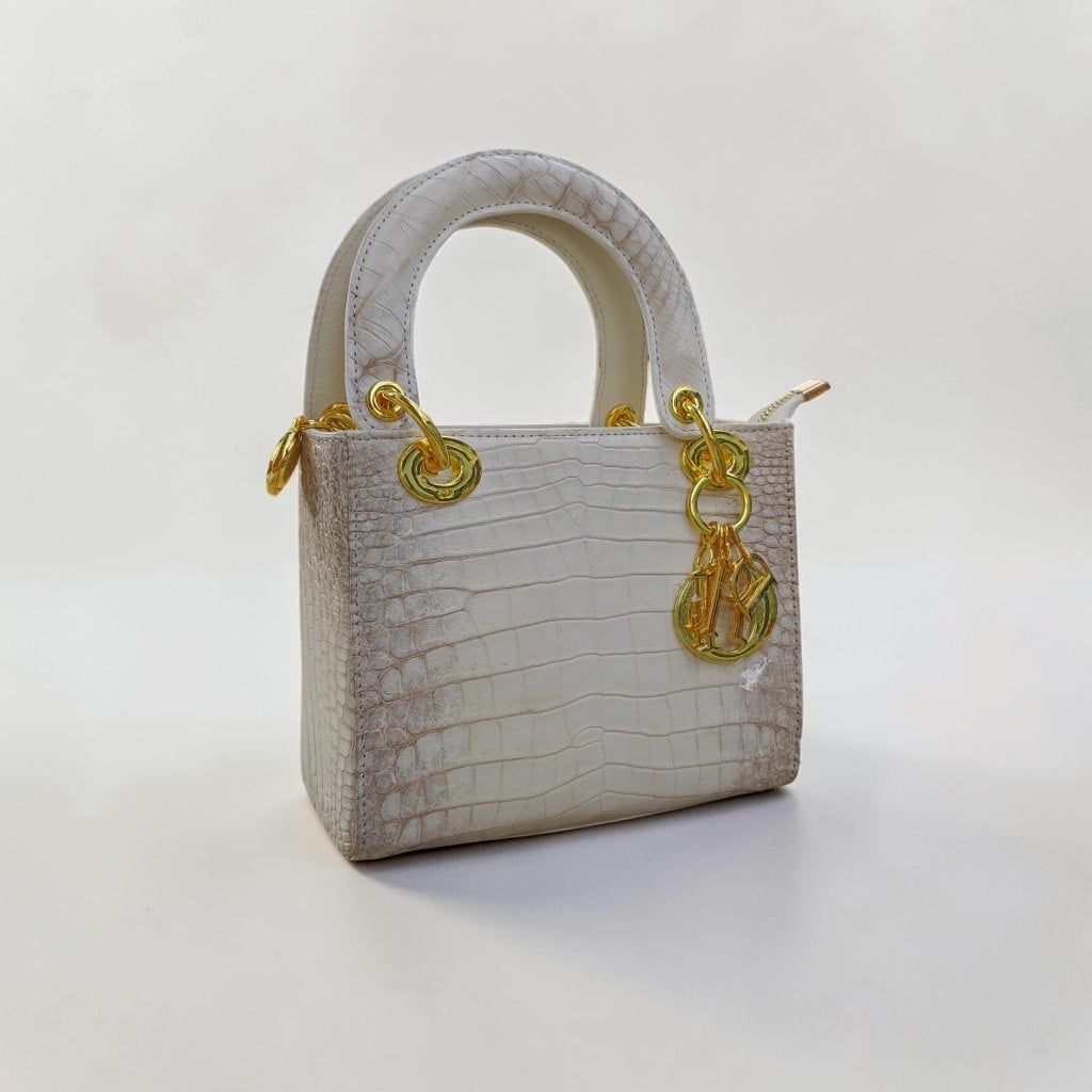 Túi nữ da cá sấu Bạch tạng phiên bản Thương hiệu. Size vừa 25cm.