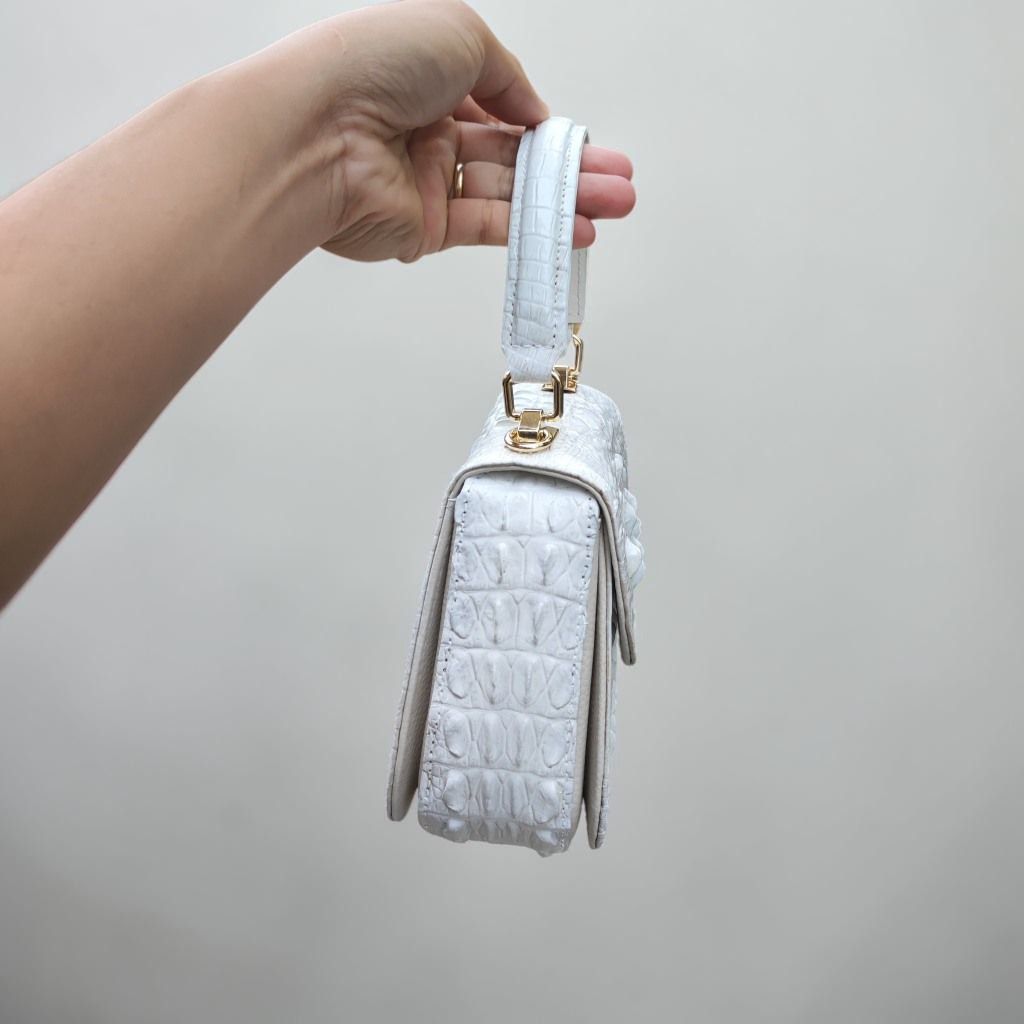Túi cá sấu nắp bầu siêu dễ thương. Màu trắng tinh tuyền!