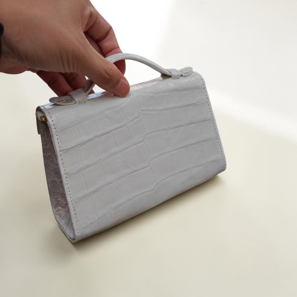 Túi nữ Size nhỏ kiêm cầm tay Da bụng cá sấu Bạch tạng!