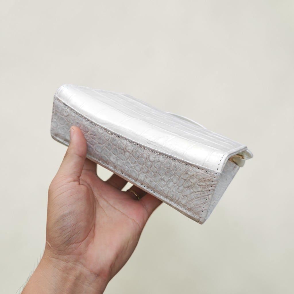 Túi nữ Size nhỏ kiêm cầm tay Da bụng cá sấu Bạch tạng!