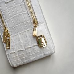 Cặp nam da cá sấu bạch tạng hình hộp có Khóa Số bảo mật. Size tầm trung dễ dùng!