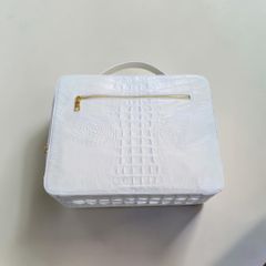 Cặp nam da cá sấu bạch tạng hình hộp có Khóa Số bảo mật. Size tầm trung dễ dùng!