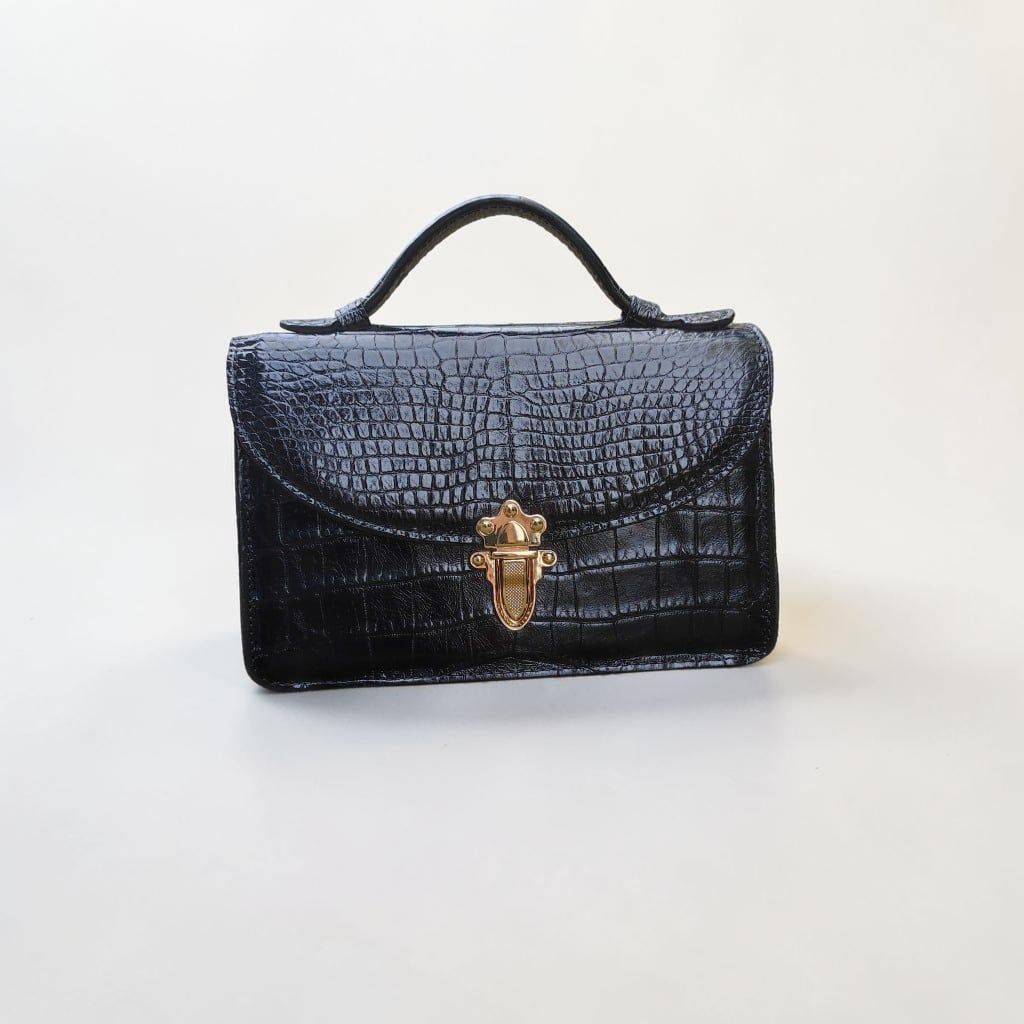 Túi xách khóa Nữ hoàng có dây đeo. Size 23*15*9cm vừa vặn!