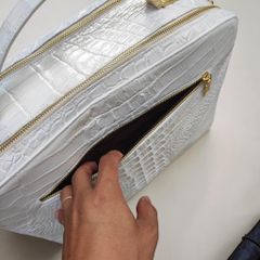 Cặp nam da cá sấu bạch tạng hình hộp có Khóa Số bảo mật. Size tầm trung dễ dùng!