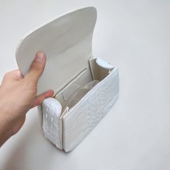 Túi cá sấu nắp bầu siêu dễ thương. Màu trắng tinh tuyền!