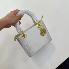 Túi nữ da cá sấu Bạch tạng phiên bản Thương hiệu. Size vừa 25cm.