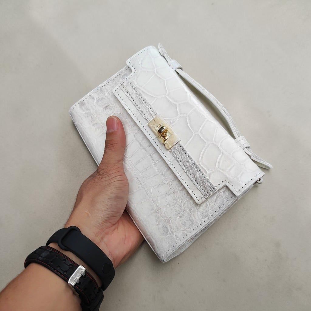 Túi nữ Size nhỏ kiêm cầm tay Da bụng cá sấu Bạch tạng!