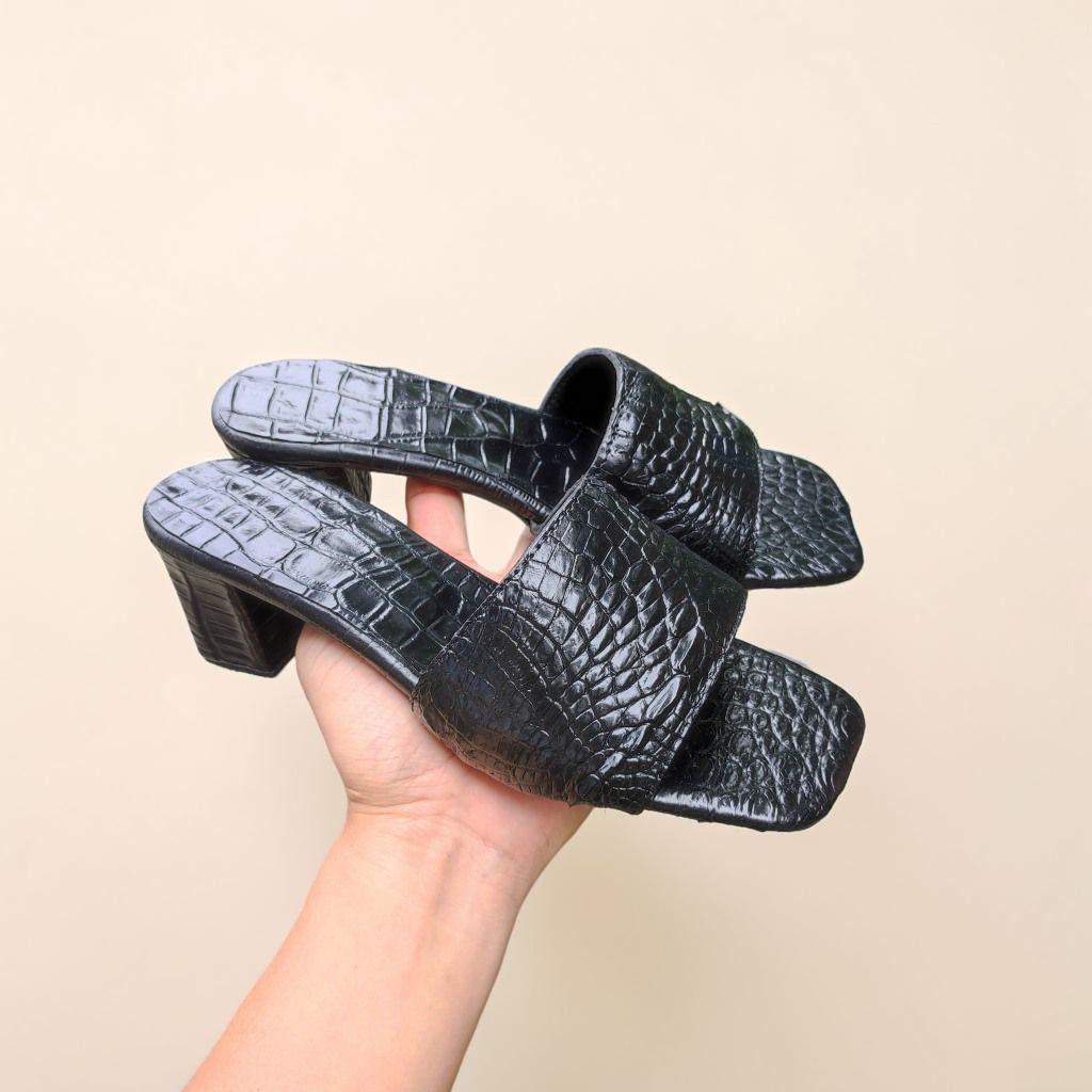 Dép Nữ gót cao 5cm vừa vặn. Da bắp chân cá sấu gai nổi nhẹ!