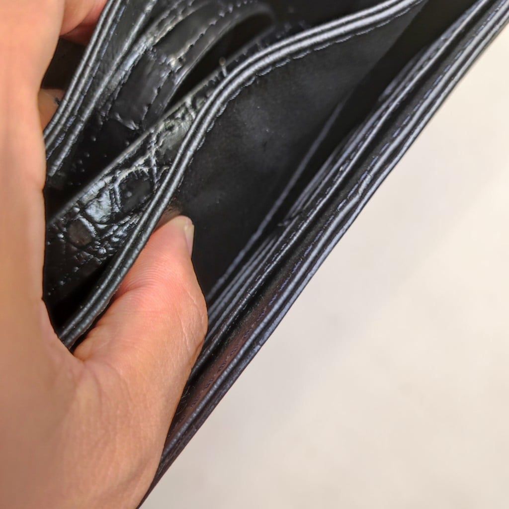 Túi xách khóa Nữ hoàng có dây đeo. Size 23*15*9cm vừa vặn!