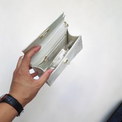 Túi nữ mini cầm tay có dây đeo. Da bụng cá sấu Himalaya!