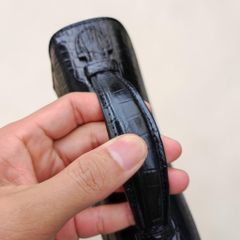 Túi xách khóa Nữ hoàng có dây đeo. Size 23*15*9cm vừa vặn!