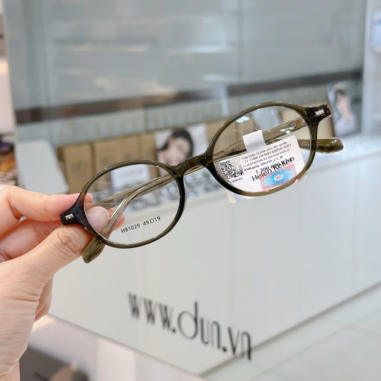  Mắt kính oval Helen Keller H 81029 