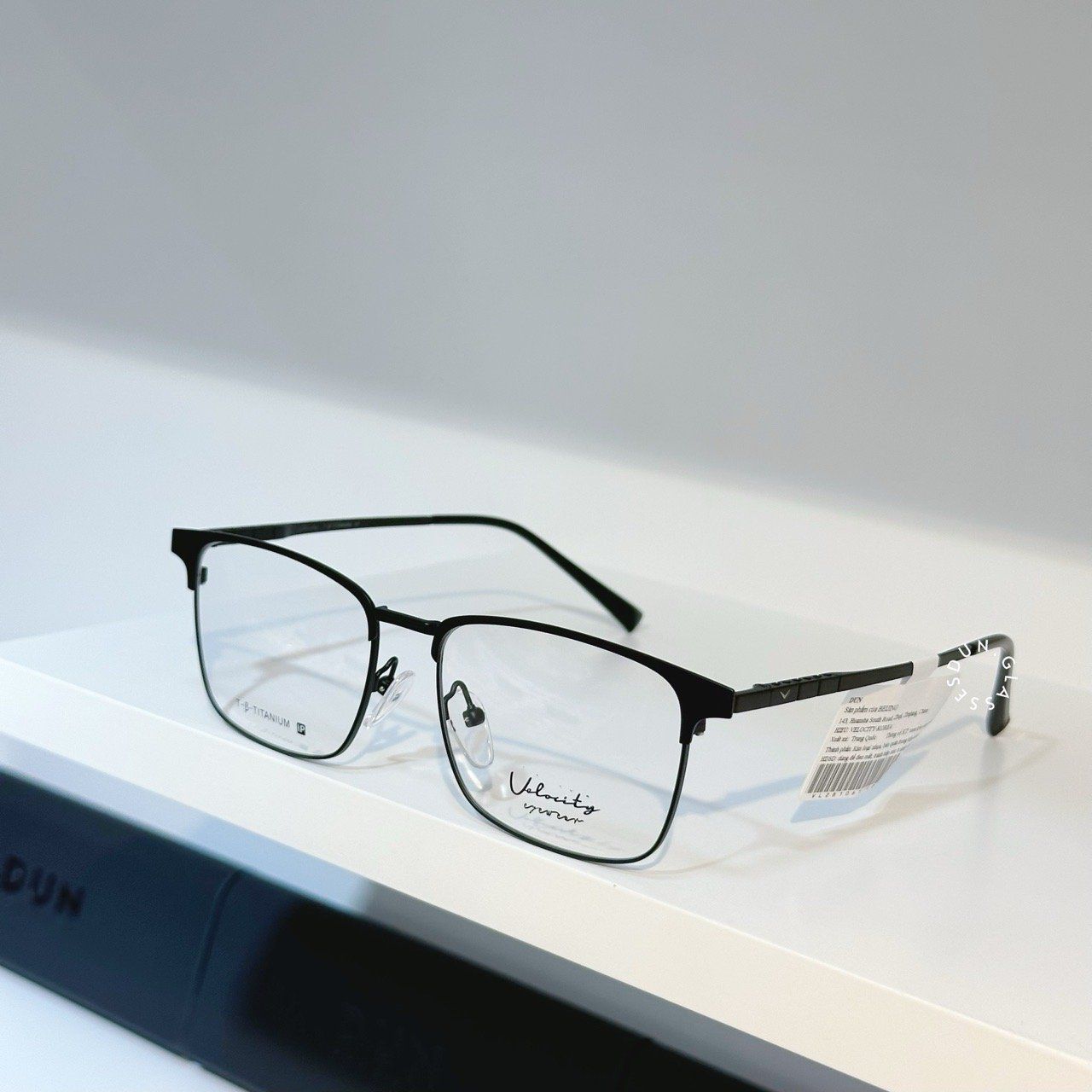  Mắt kính titanium Velocity VL 281061 