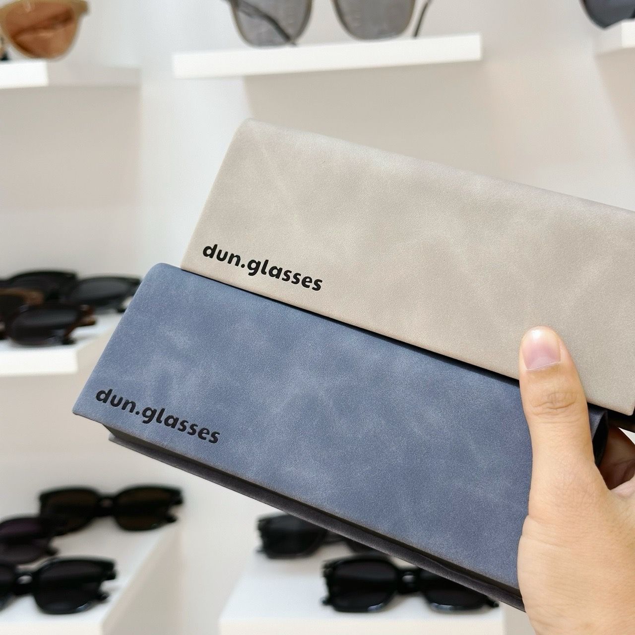  Hộp kính DUN H102 