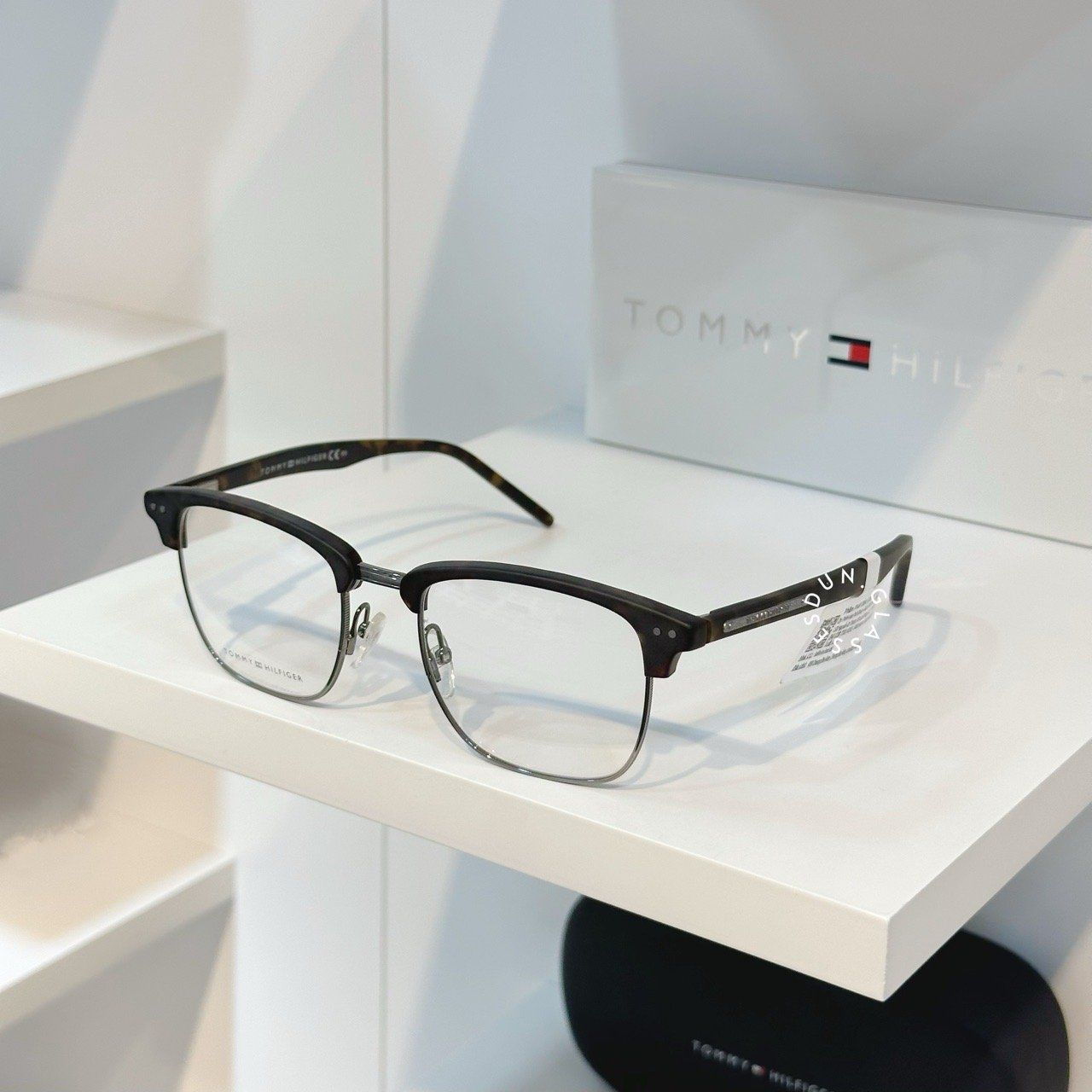  Mắt kính Tommy Hilfiger TH 1730 
