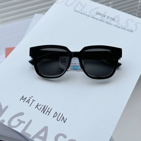 Kính râm có thương hiệu