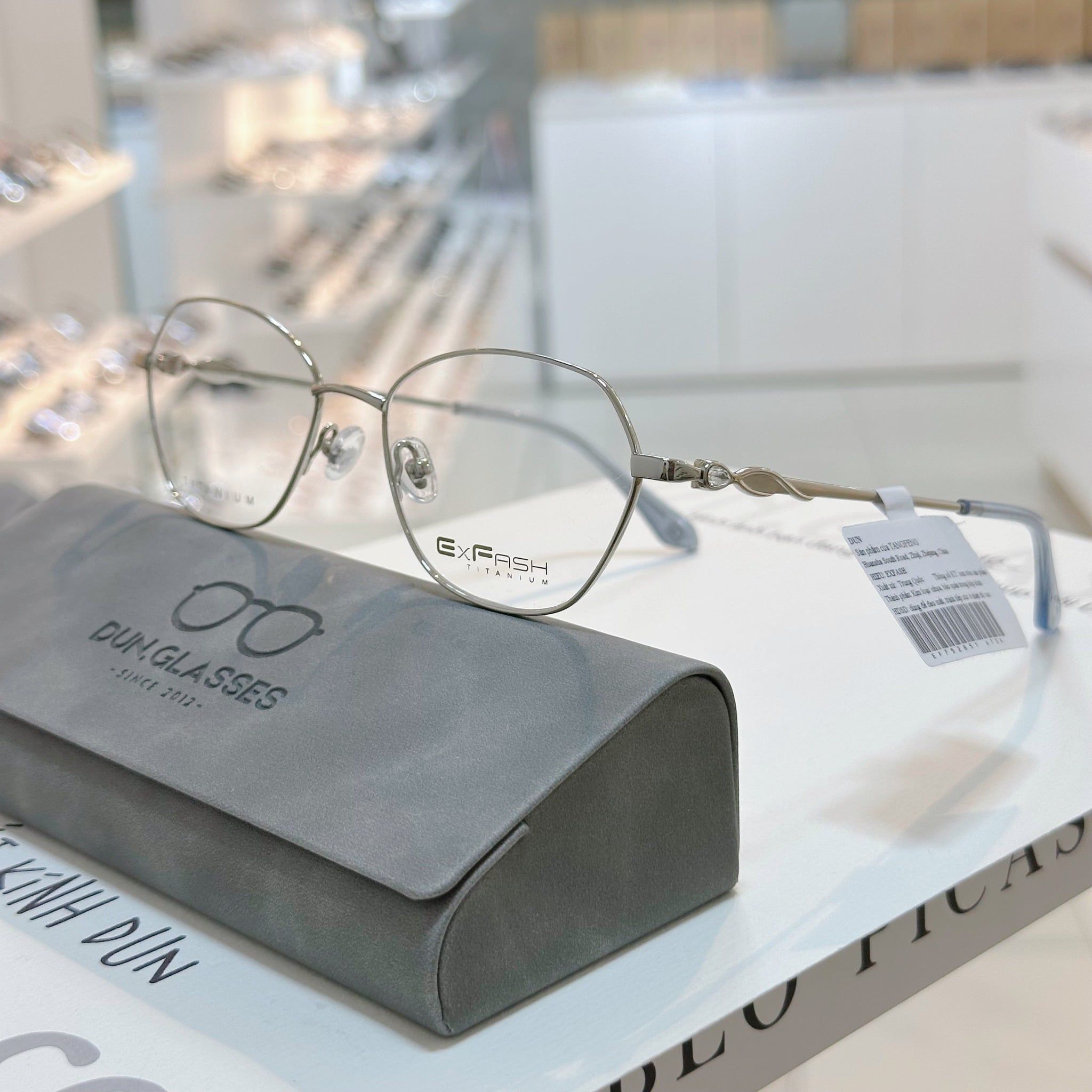  Mắt kính titanium Exfash EF 75285 