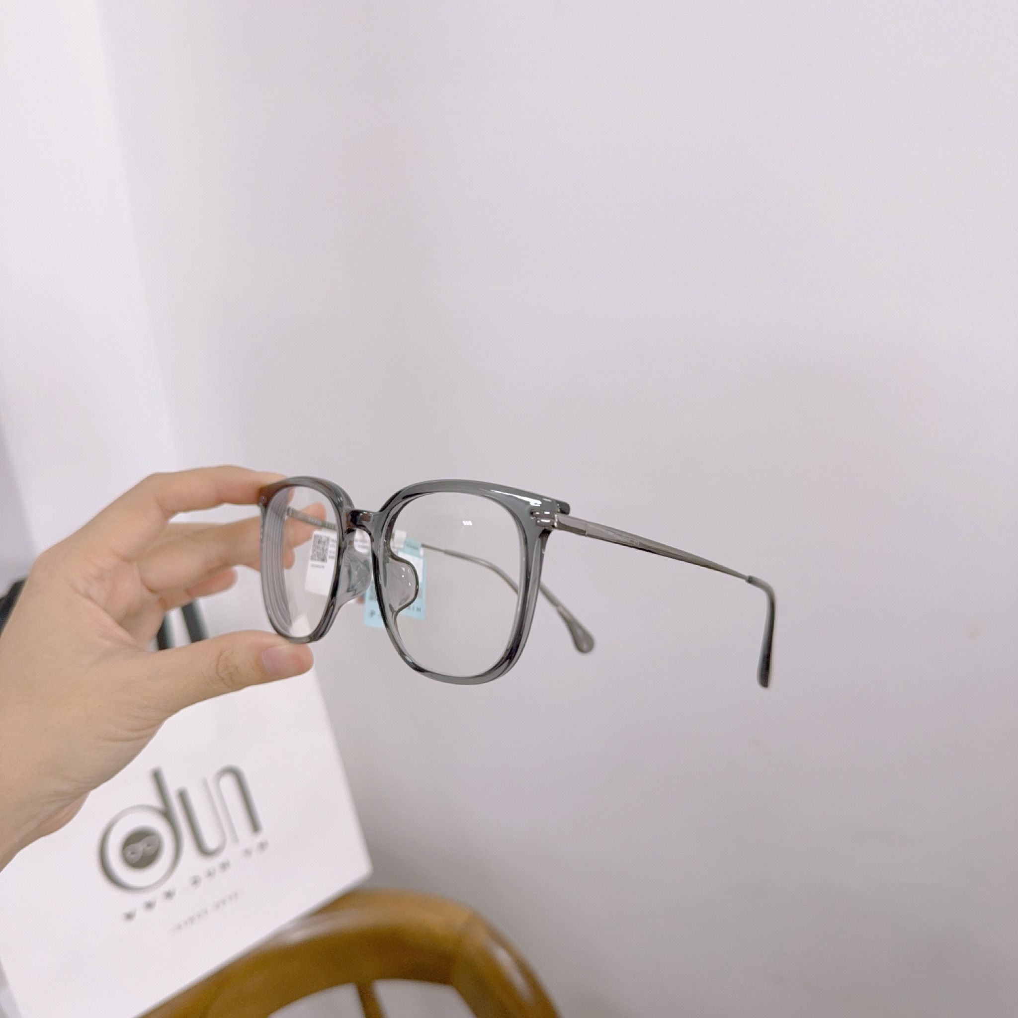  Mắt kính vuông Parim 85148 