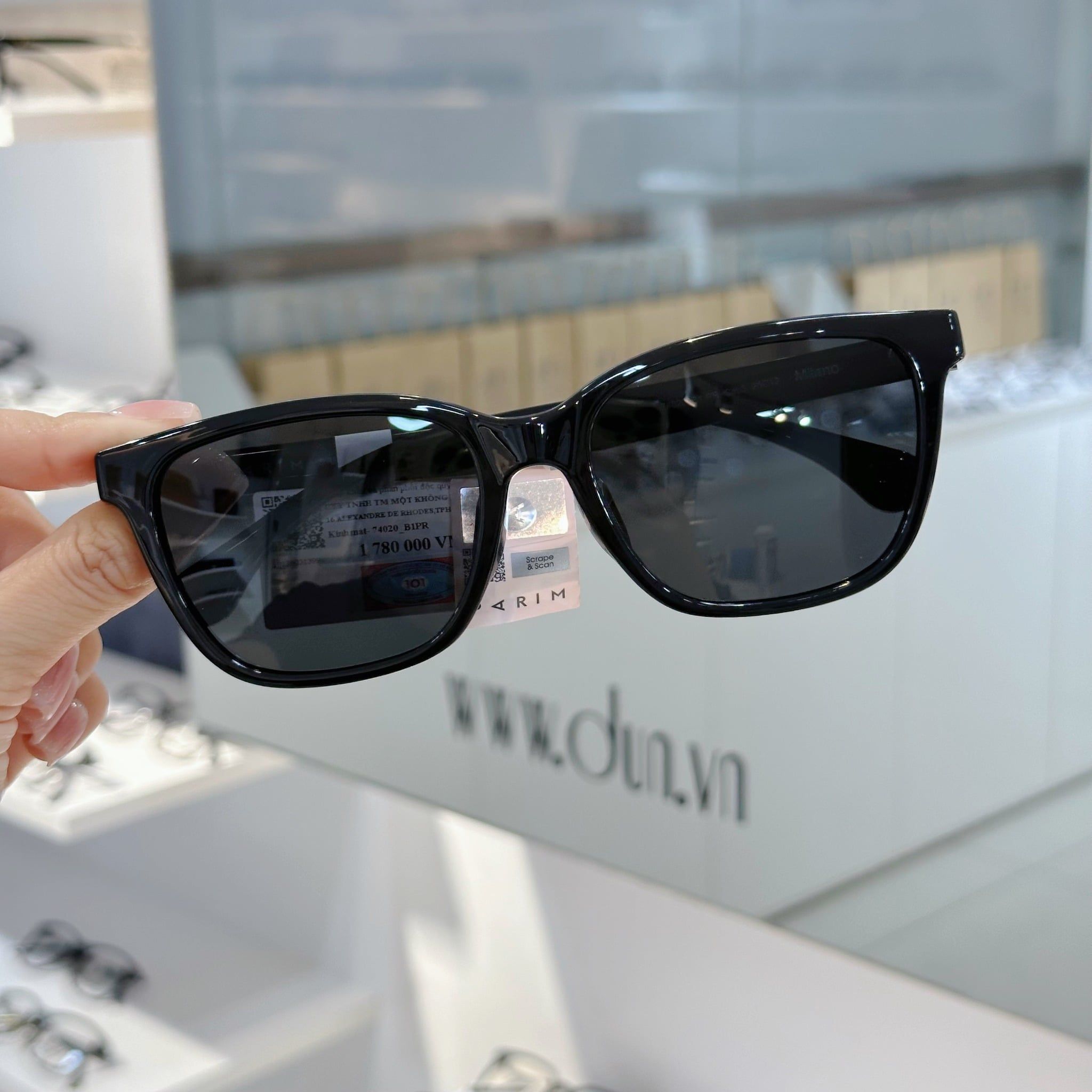  Kính mát Parim 74020 