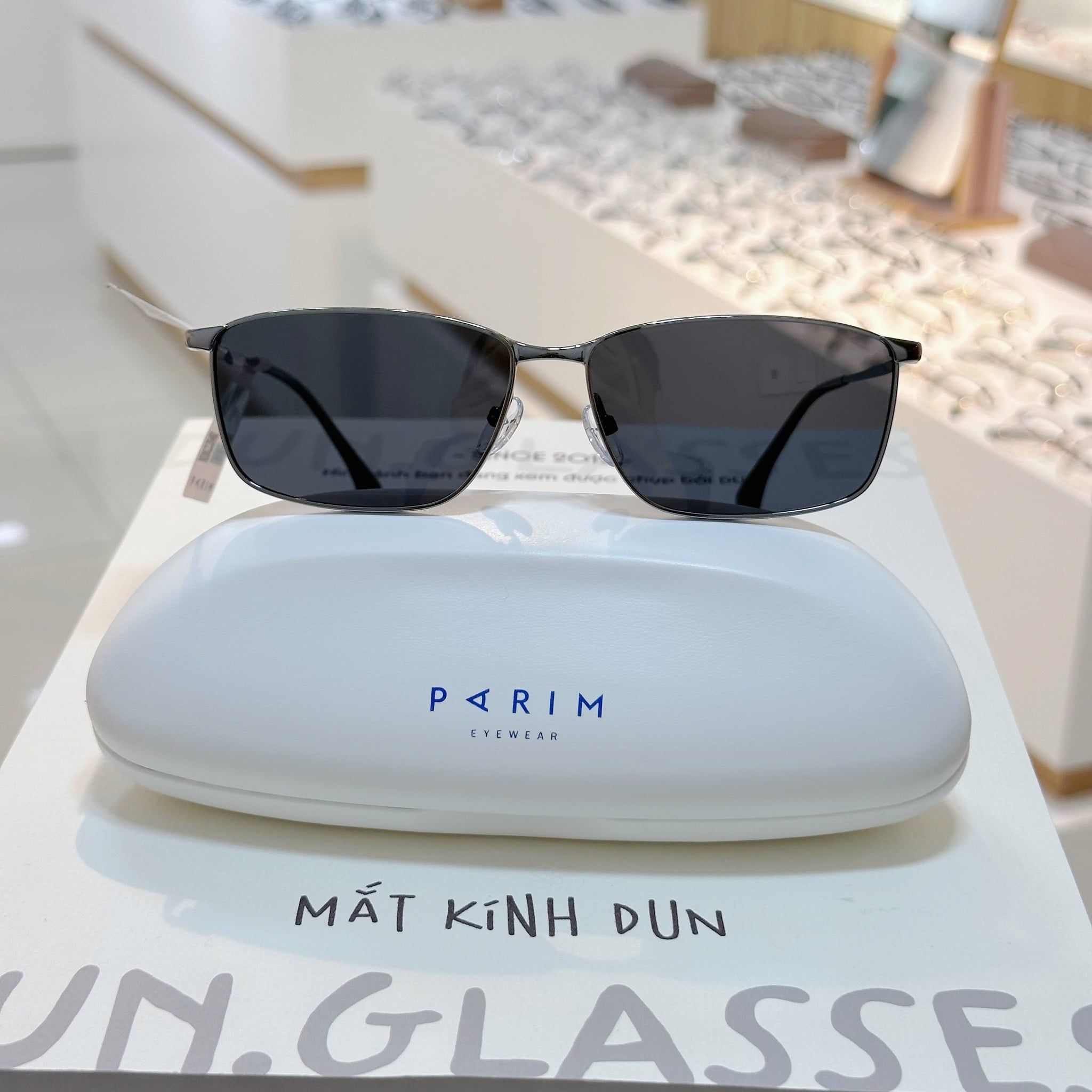 Kính mát Parim 74022 