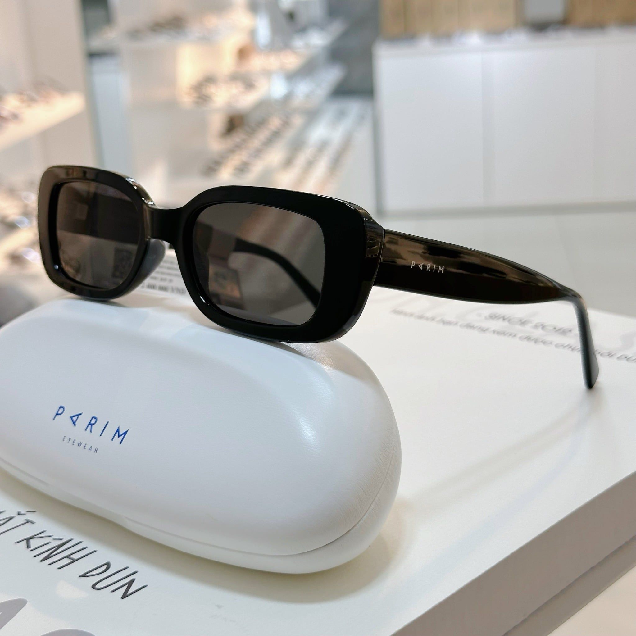  Kính mát Parim 76084 