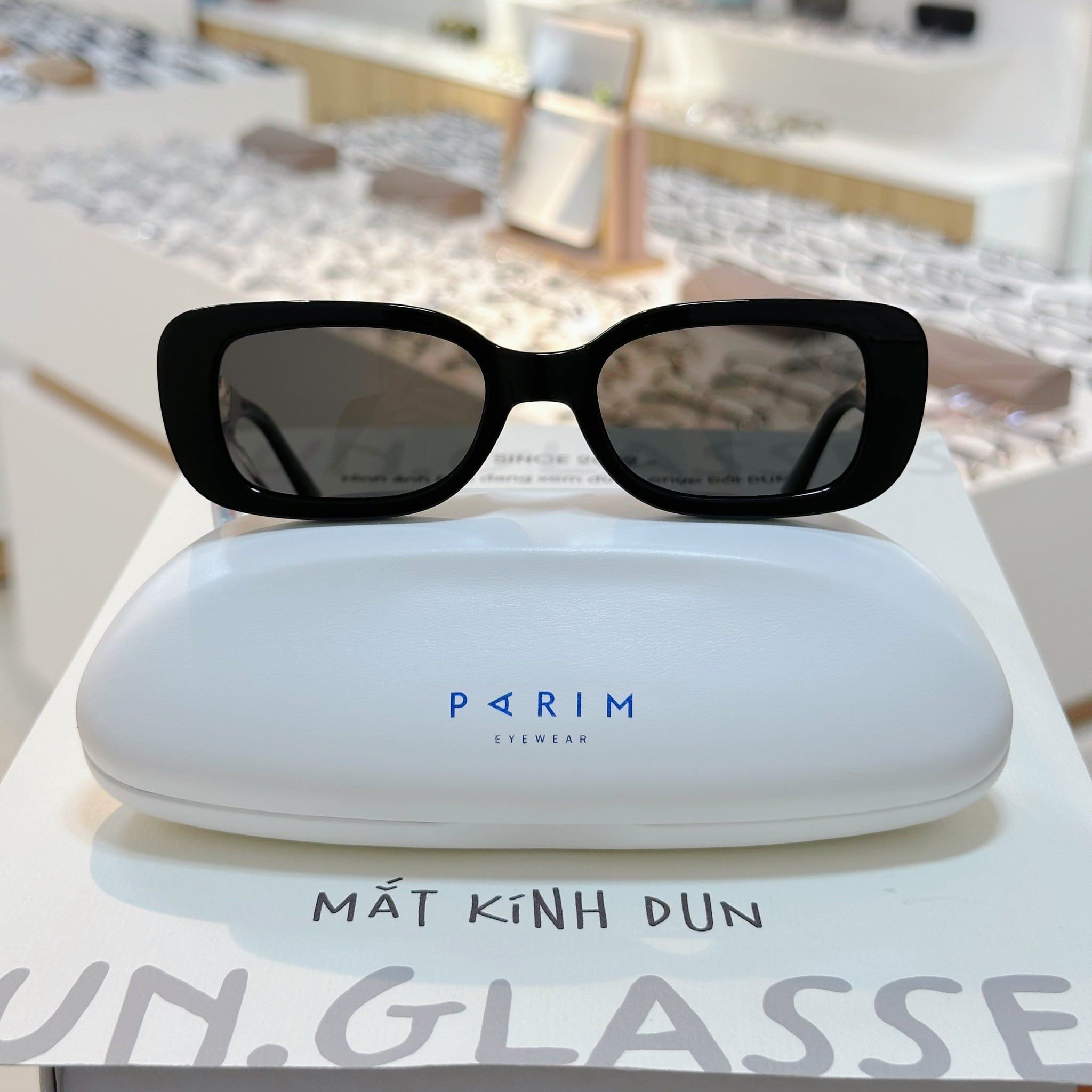 Kính mát Parim 76084 