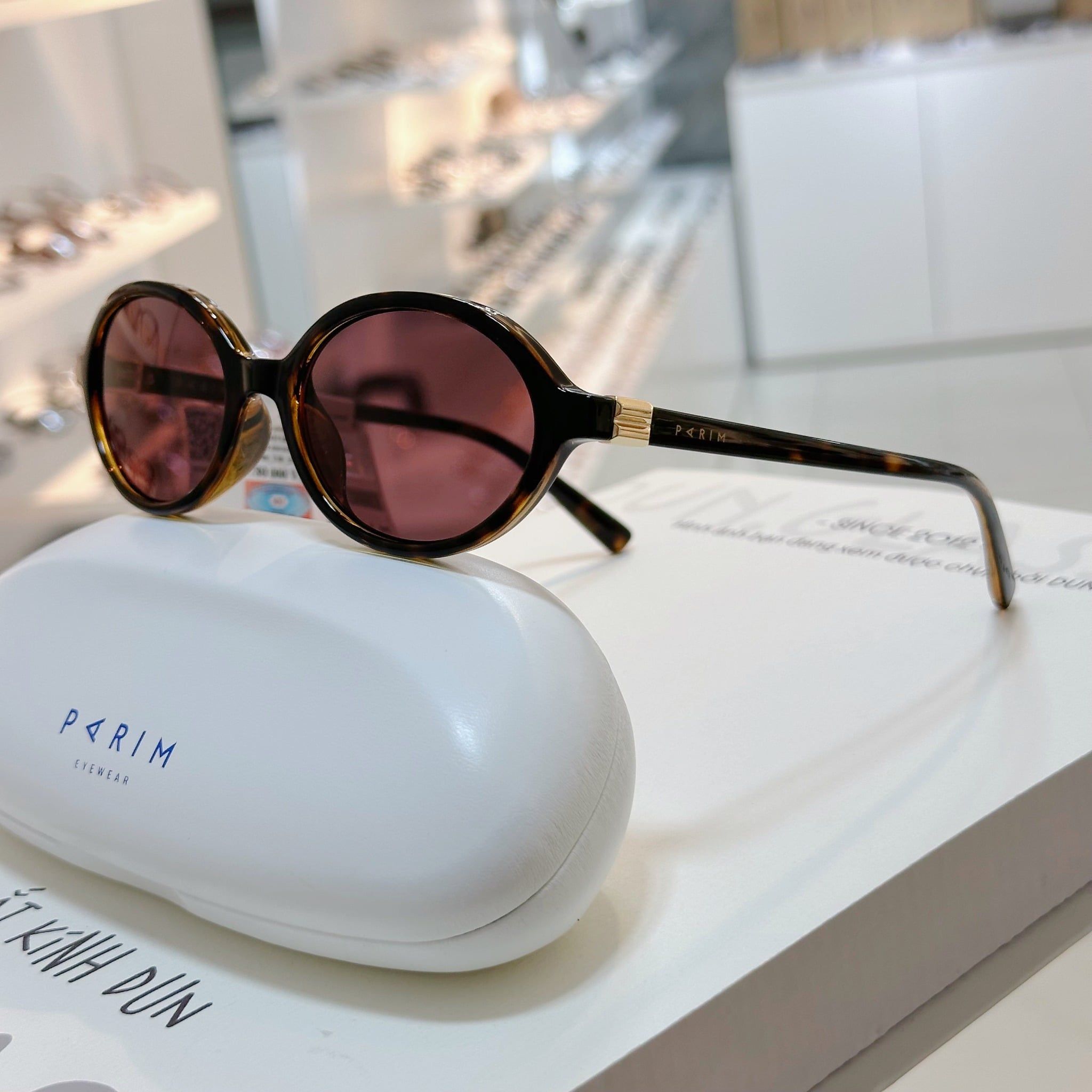  Kính mát oval Parim 76086 