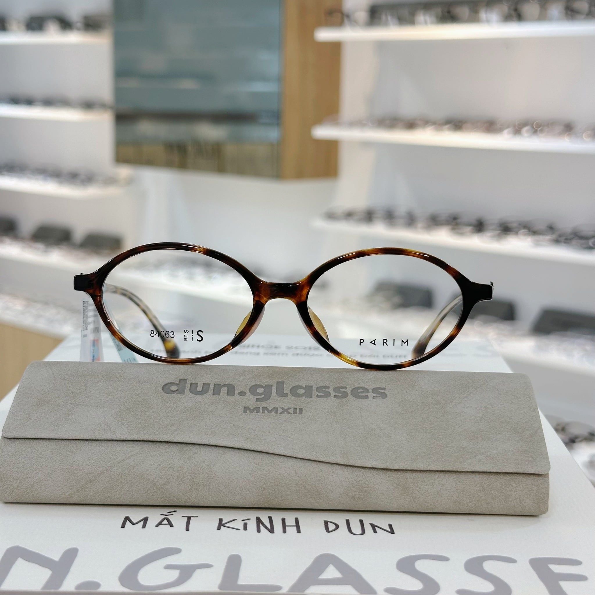  Mắt kính oval Parim 84063 