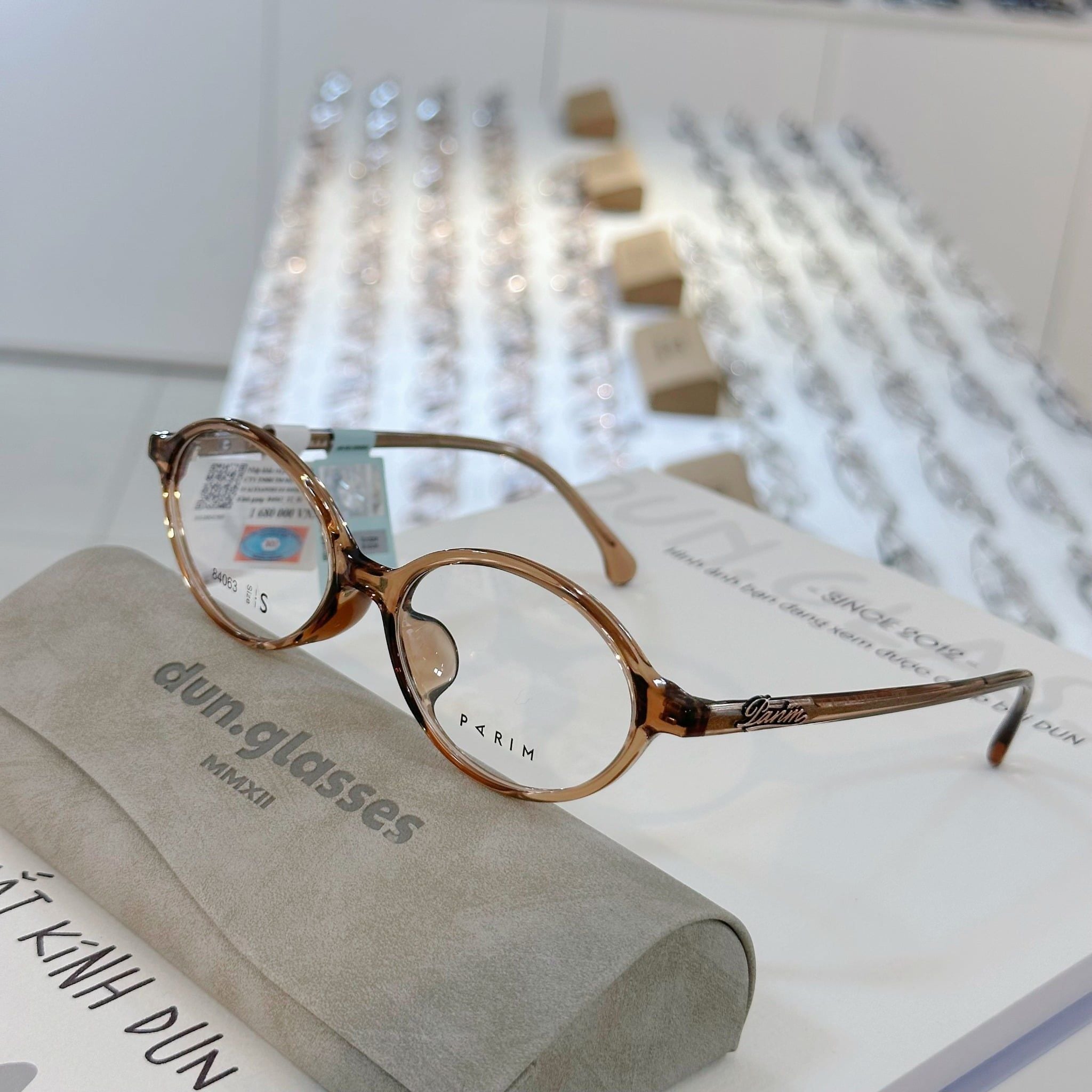  Mắt kính oval Parim 84063 