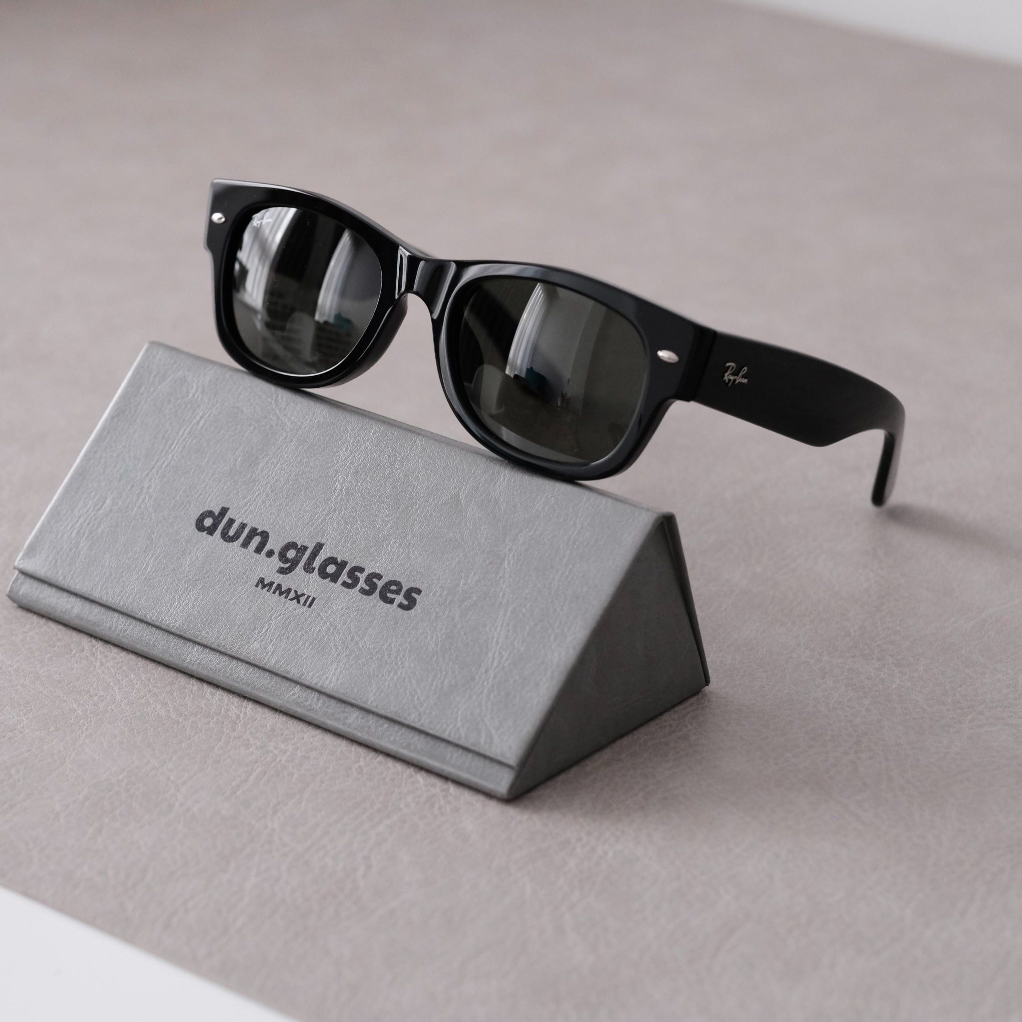  Kính mát MEGA WAYFARER Ray-Ban RB 0832 SF 