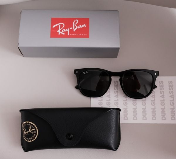 Kính mát RayBan Polarized RB 2210 F 