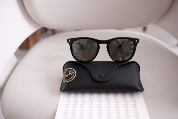  Kính mát RayBan Polarized RB 2210 F 