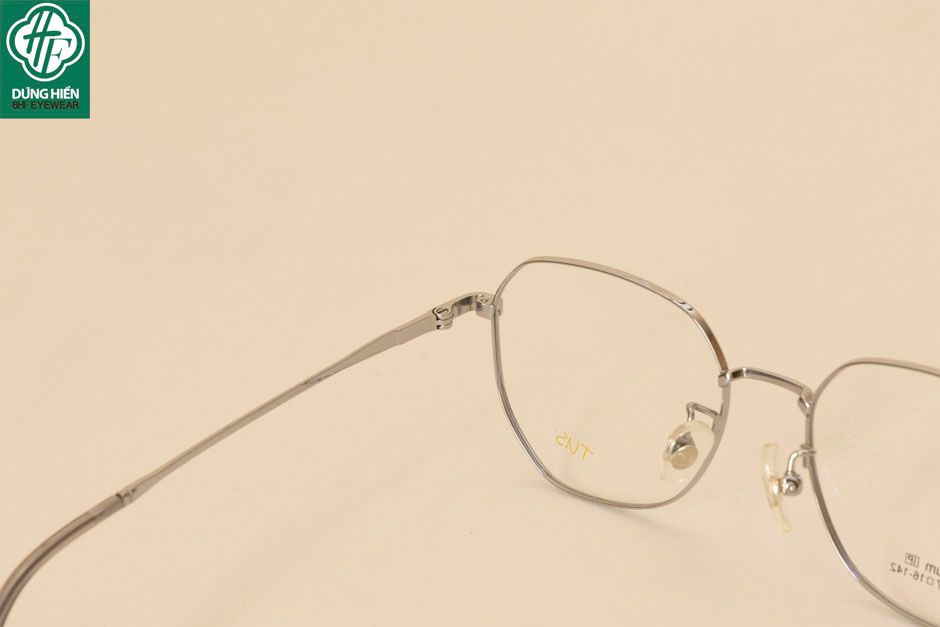  B8029 #  Gong xi 50% Titanium IP eyeglasses 
