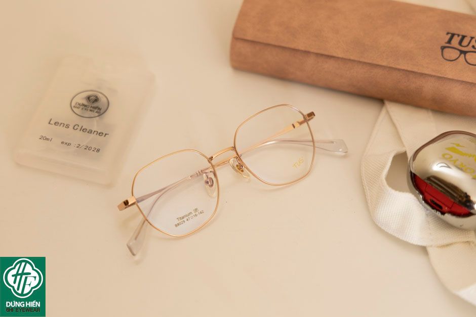  B8029 #  Gong xi 50% Titanium IP eyeglasses 