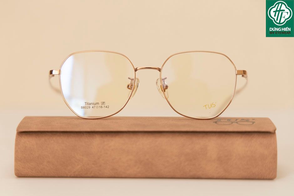  B8029 #  Gong xi 50% Titanium IP eyeglasses 
