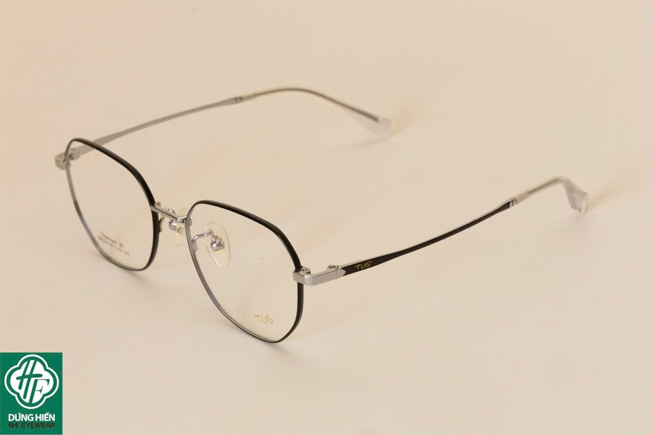  B8029 #  Gong xi 50% Titanium IP eyeglasses 