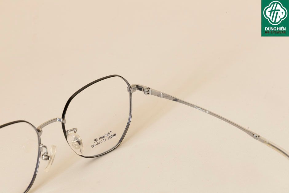  B8029 #  Gong xi 50% Titanium IP eyeglasses 