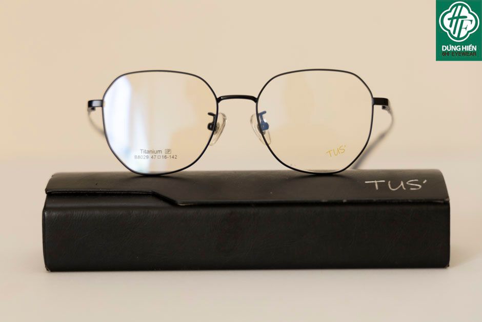  B8029 #  Gong xi 50% Titanium IP eyeglasses 