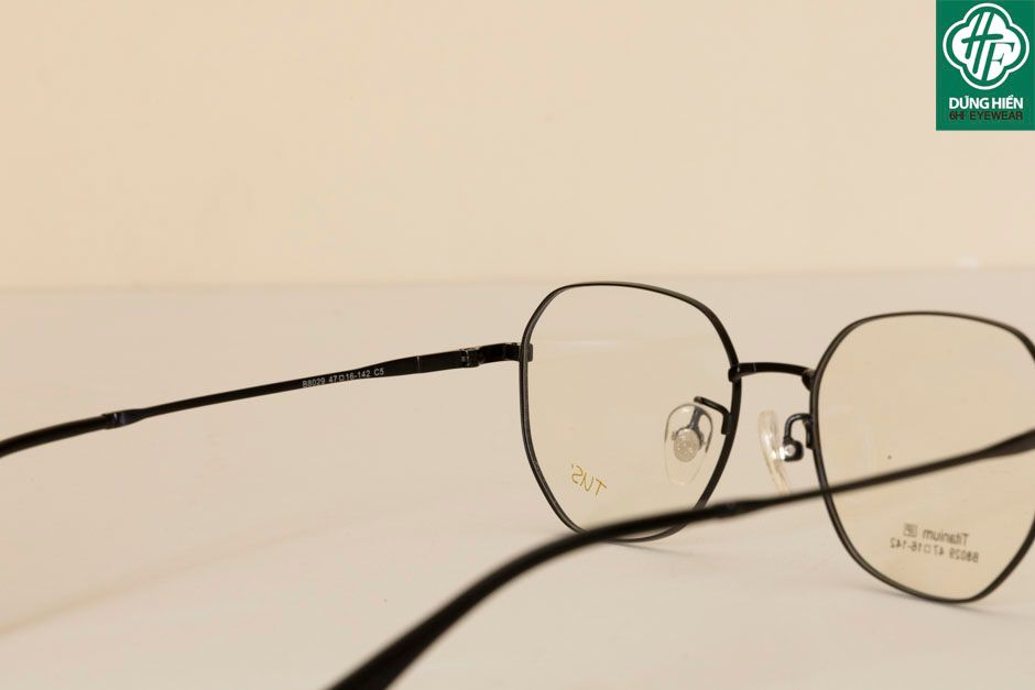  B8029 #  Gong xi 50% Titanium IP eyeglasses 