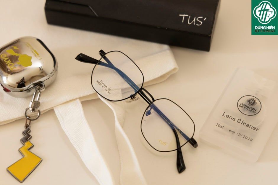  B8029 #  Gong xi 50% Titanium IP eyeglasses 