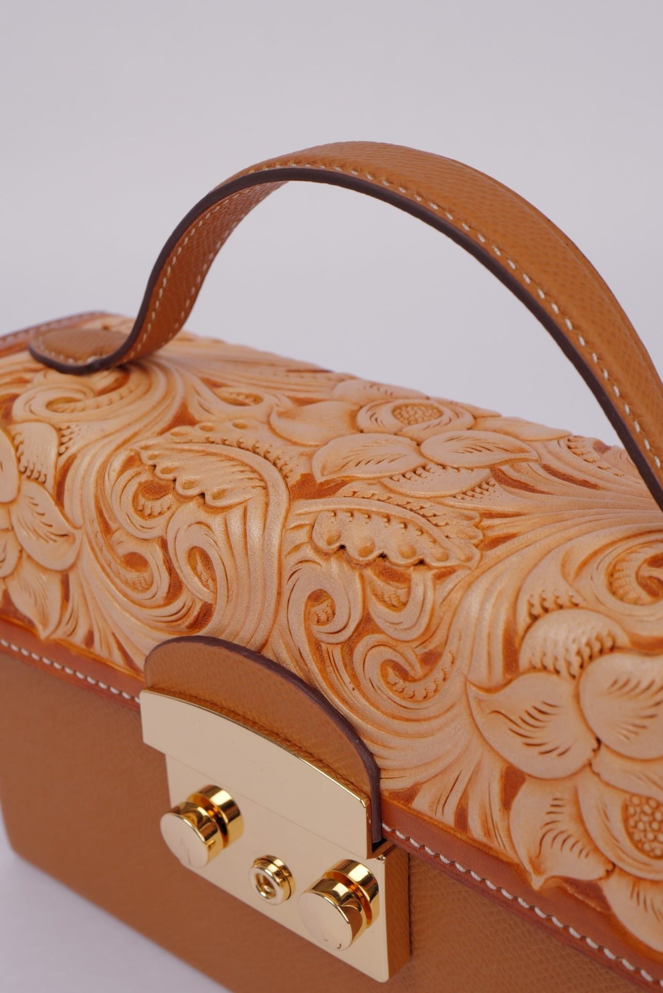 Malie (Sheridan Carved)