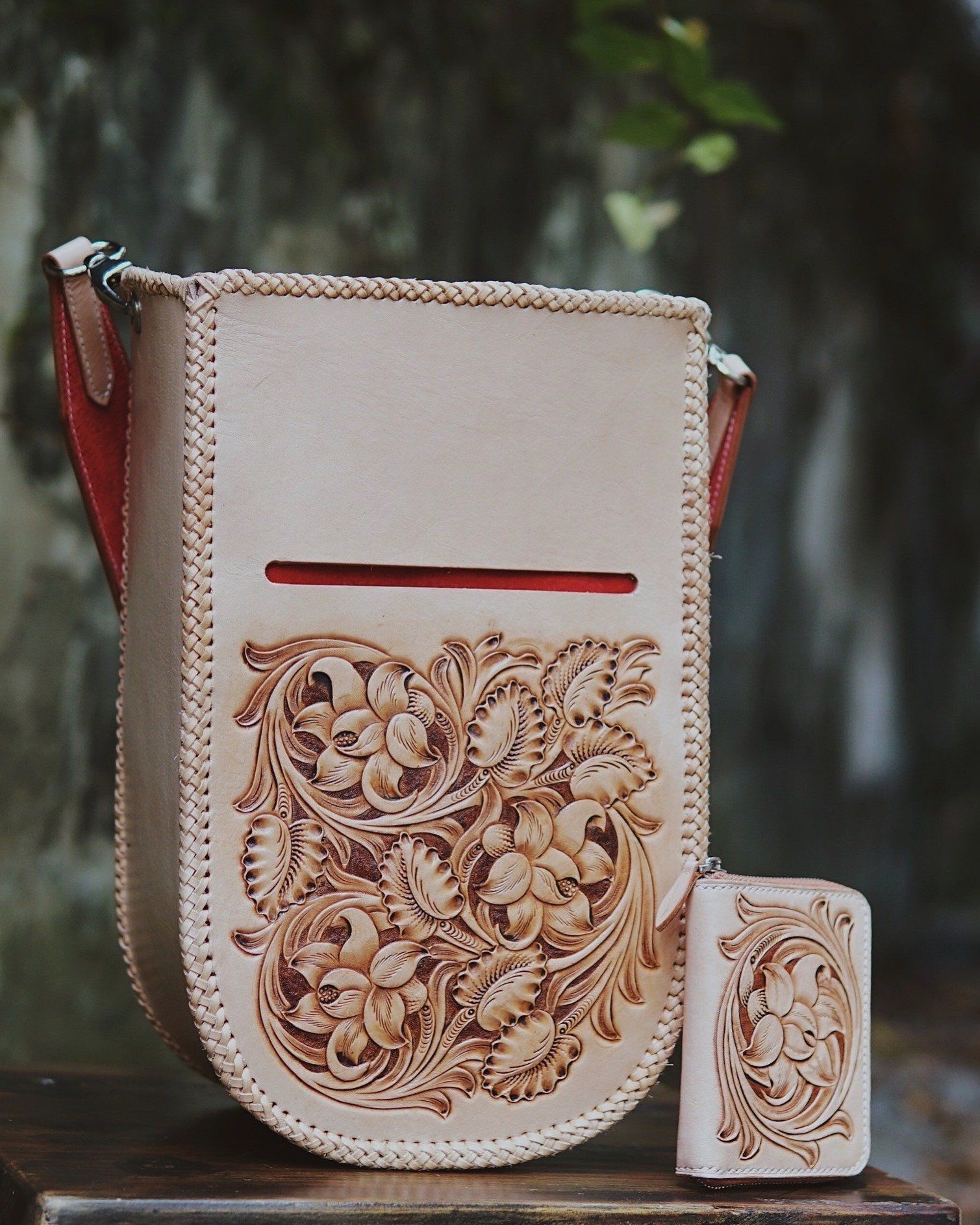 U Tote (Sheridan/Freestyle Hand Carved)