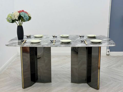  Bàn ăn mặt đá 18 