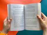  THINKING, FAST AND SLOW (PENGUIN ORANGE SPINES) 