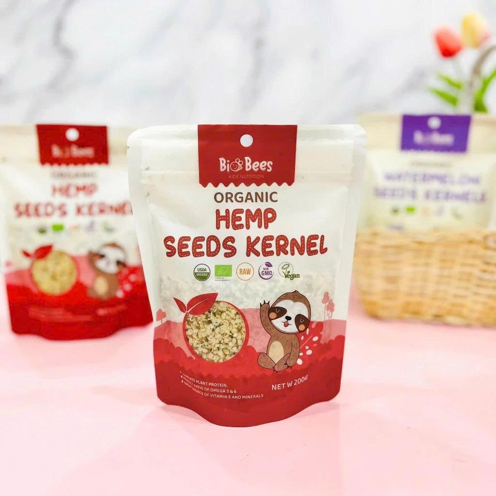 Hạt Gai Dầu Hữu Cơ Đã Tách Vỏ BioBees 200g - Thực Phẩm Bổ Sung Dinh Dưỡng Cho Mẹ Bầu, Sau Sinh, Người Già, Người Tiểu Đường, Ăn Chay, Ăn Kiêng, Healthy, Tốt Cho Tim Mạch Giàu Omega 3-6, Protein Thực Vật, Tốt Cho Tim Mạch & Não Bộ (ĐTV, CBCL, SPF)
