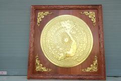 Tranh Trống Đồng Đỏ Đúc Bản Đồ Việt Nam Dát Vàng - Khung Vuông Hương Đá KT 127x127cm mặt trống DK 90cm