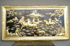 Tranh Đồng Mã Đáo Thành Công nền đen KT 237x127 Cm Khung Đồng Liền